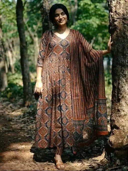Women's Cotton Blend Anarkali Kurta Set with Dupatta & Bottomwear
