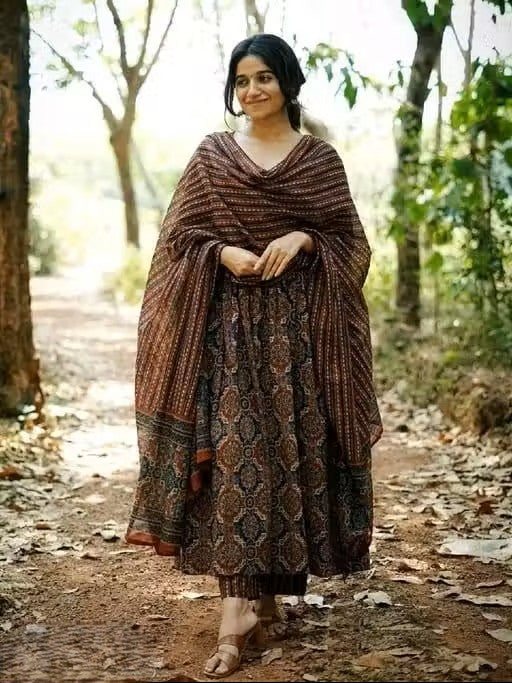 Women's Cotton Blend Anarkali Kurta Set with Dupatta & Bottomwear